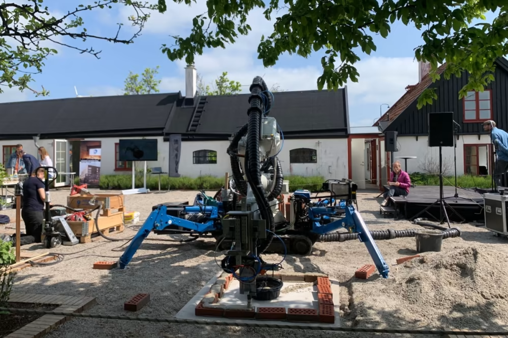 Interaktiv byggrobotik: 3d-printning, adaption och sensoråterkoppling i robotiserade byggprocesser Interaktiv byggrobotik: 3d-printning, adaption och sensoråterkoppling i robotiserade byggprocesser